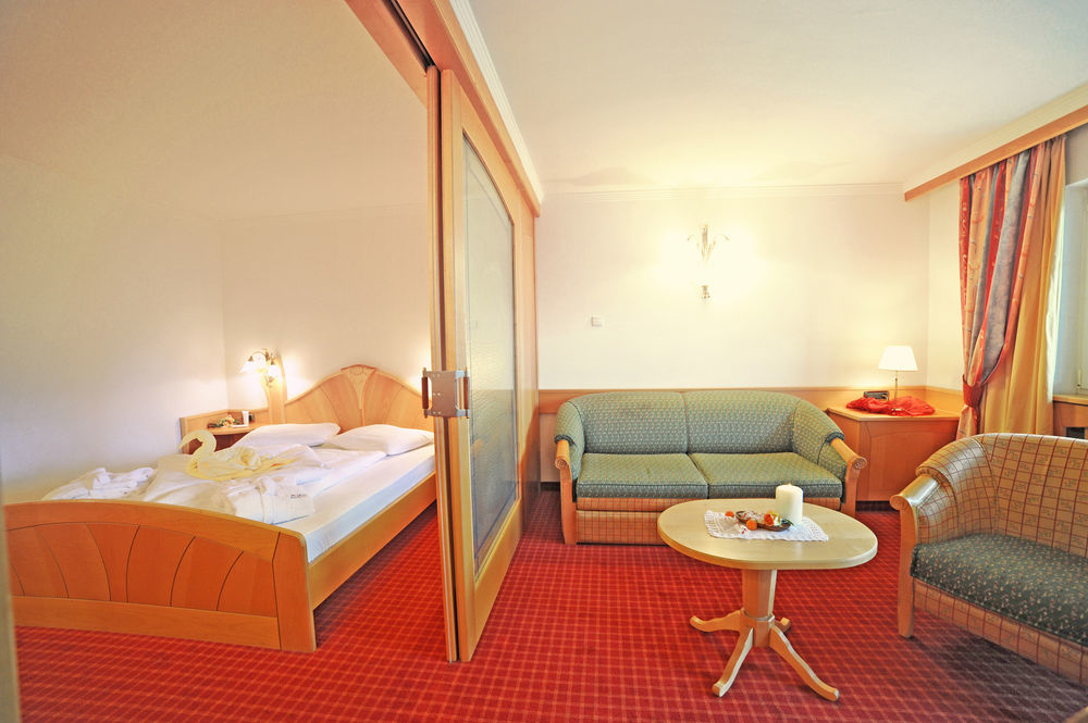 Aktiv & Wellnesshotel Zentral Прато ало Стелвио Екстериор снимка