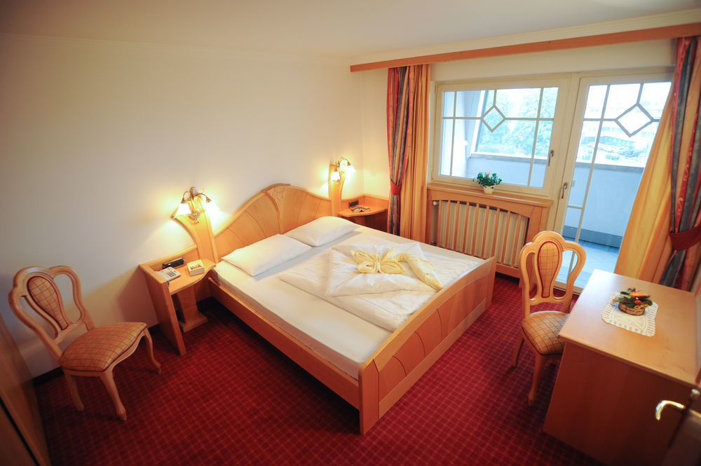 Aktiv & Wellnesshotel Zentral Прато ало Стелвио Екстериор снимка